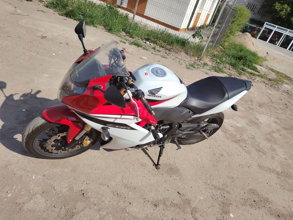 Vând Honda CBR 600 F ( MODEL FĂRĂ ABS)