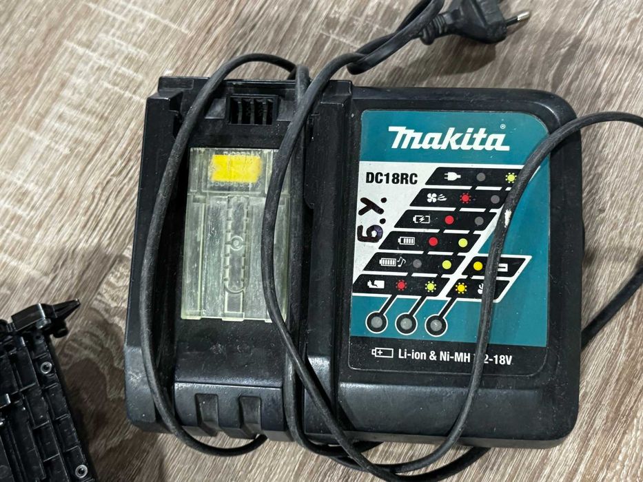 Такер за пирони Makita