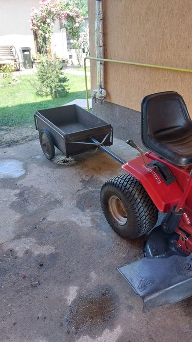 Vând tractor tuns gazon