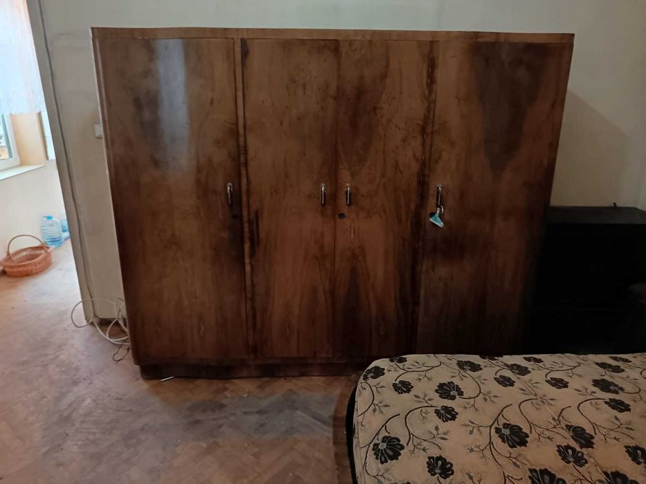 Mobila vintage din lemn masiv