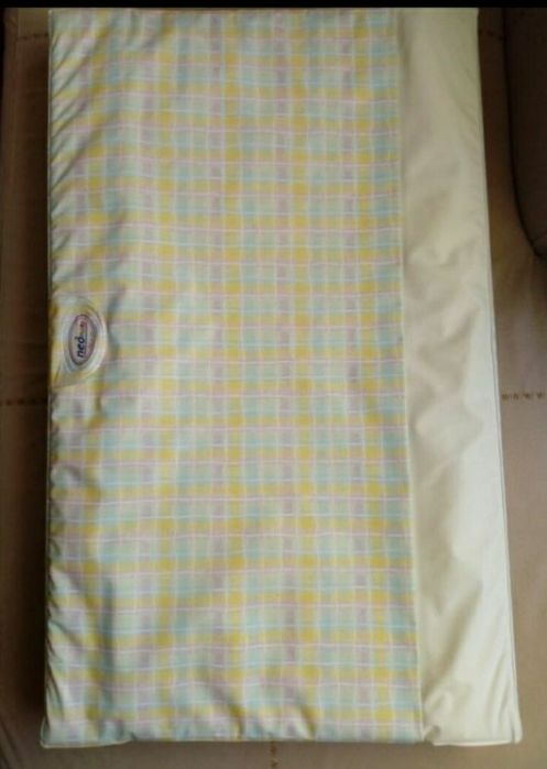 Подложка за повиване на бебе и подарък протектор за матрак