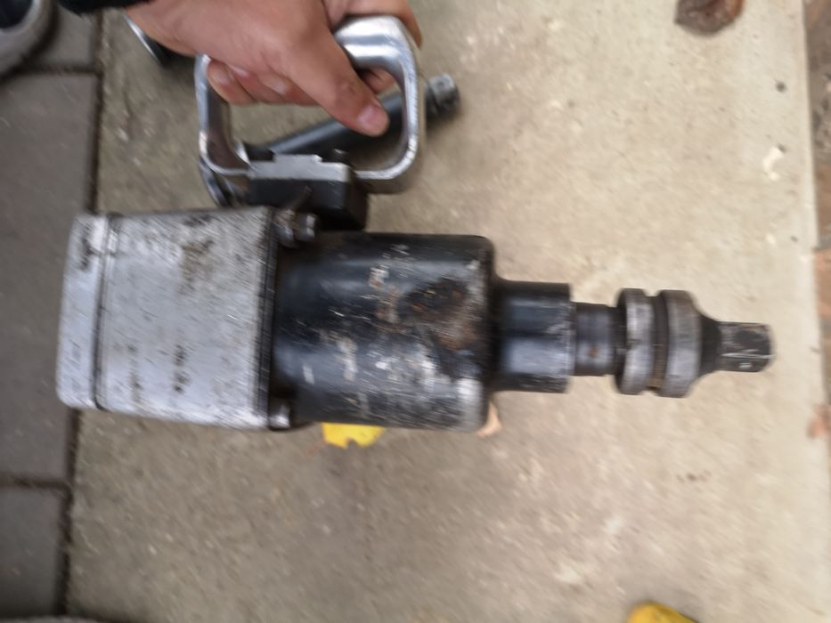 Pistol pneumatic Unior 1592-1 plus 2 adaptoare.