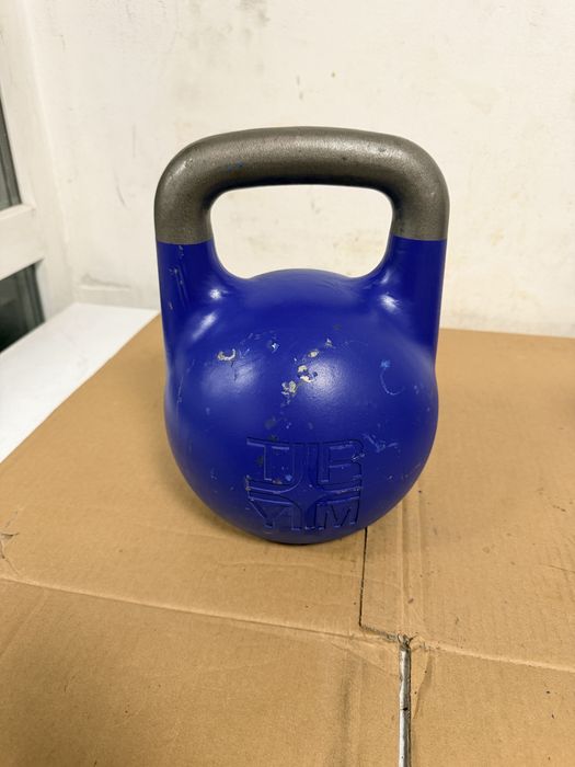 Kettlebell competitie 12 kg o hucata+ un set de 12 kg+12 kg=24 kg. pret 200 lei buc.