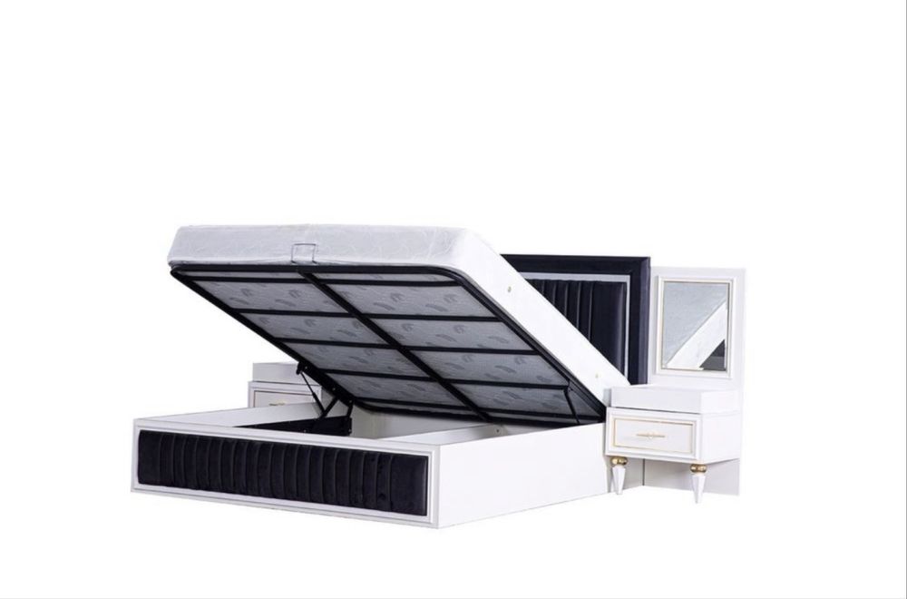 Кровать с двумя тумбами