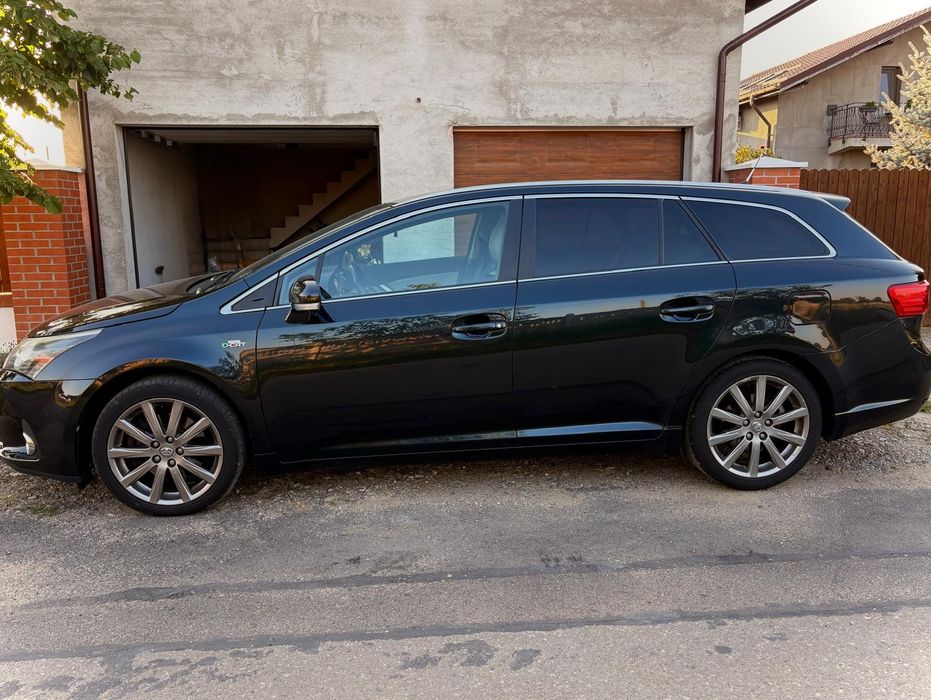 Toyota  Avensis T27 Wagon  Panoramic