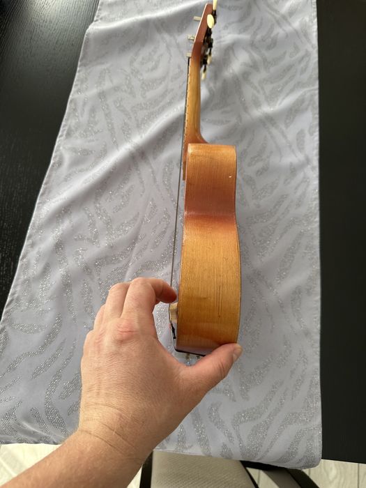 Ukulele  veche Ani 1983