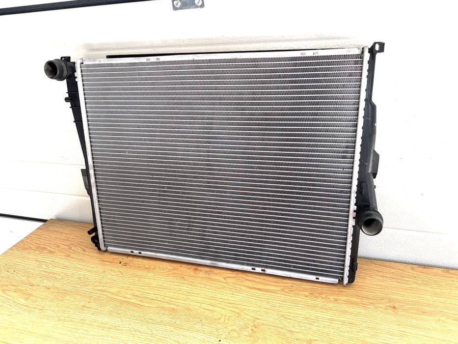 Перфектен воден радиатор за bmw E46 nissens