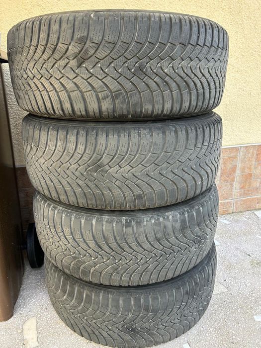 Vând cauciucuri de iarna FALKEN EURO WINTER HS01 225/55/R17 101V