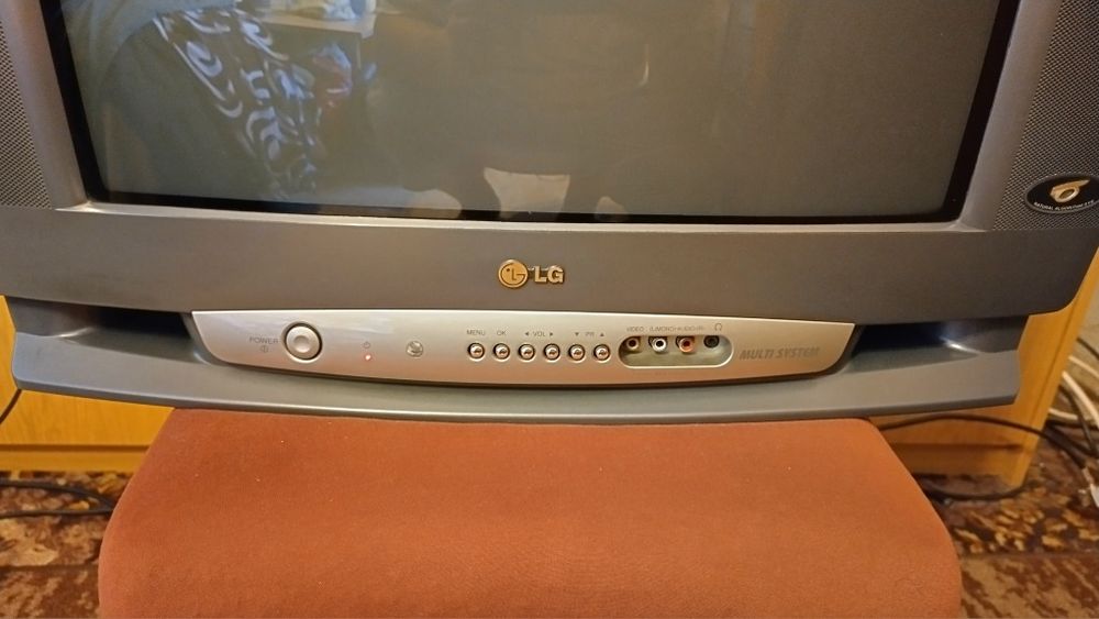 Телевизор LG Golden Eye ll
