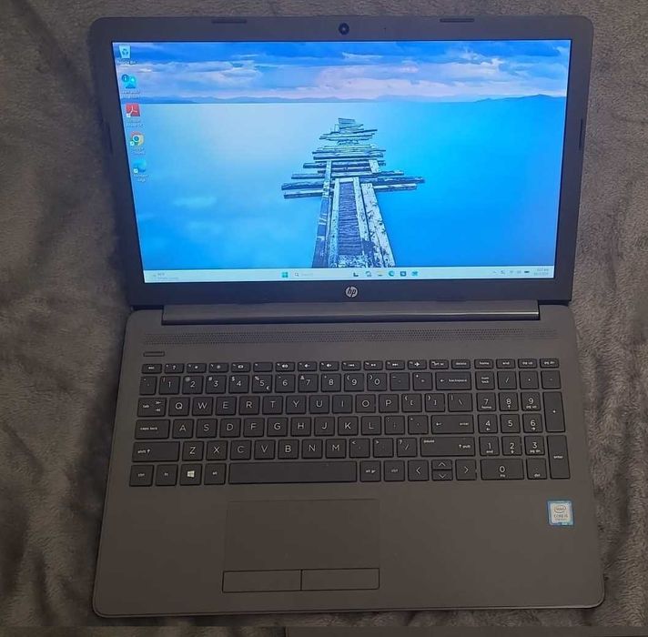 Laptop HP 250 G7 cu procesor i5-8265U , ssd , 8 gb ram , windows 11