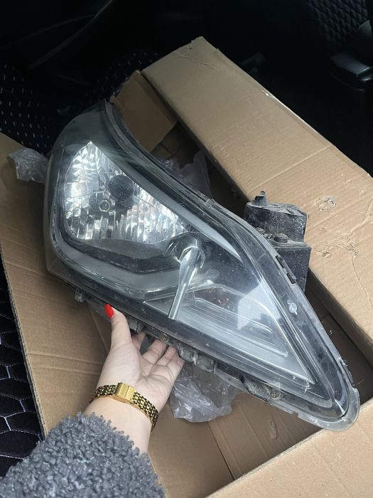 Продам фару(правую) хюндай акцент