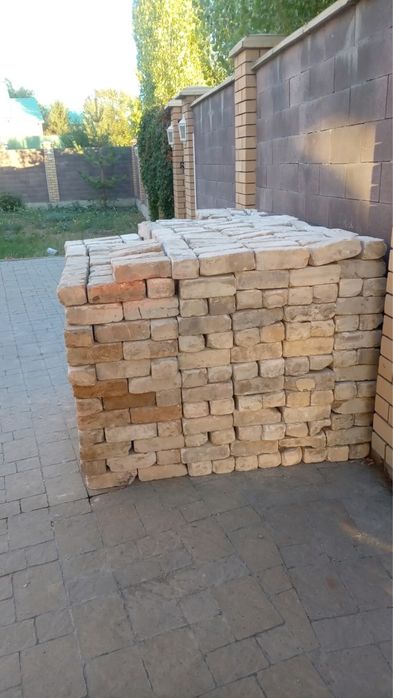 Кирпичи б/у 70 тг штука