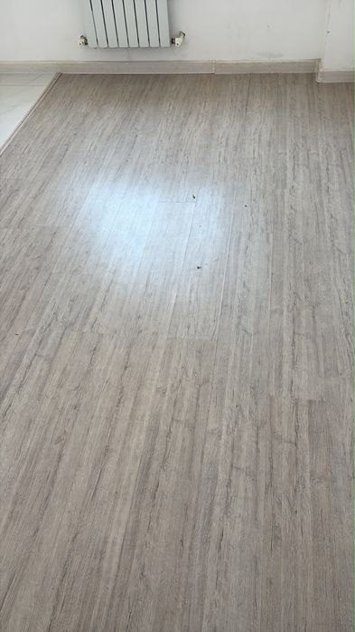 Срочно продается двери и ламинат