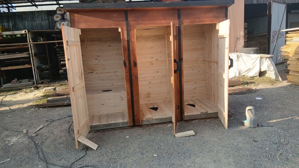 Уличный  туалет  дом и дача