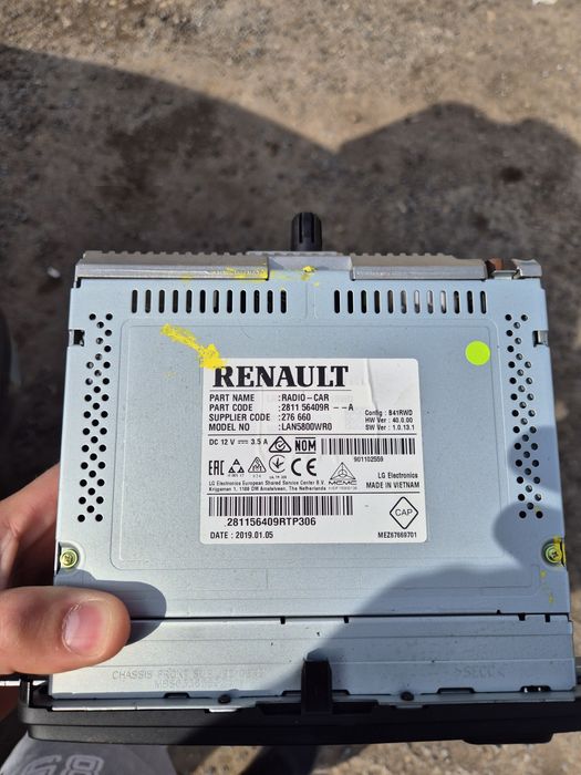 Продавам оригинална навигация/мултимедия за Dacia и Renault .