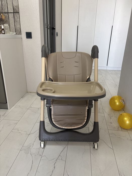 Продам столик для кормление