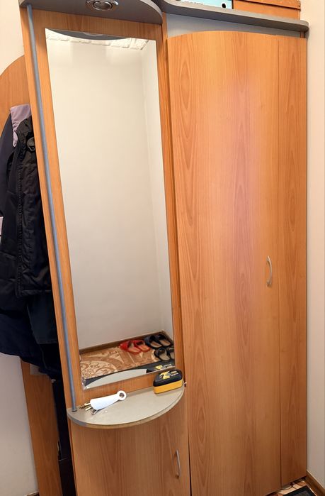 Продам шкаф в прихожую.