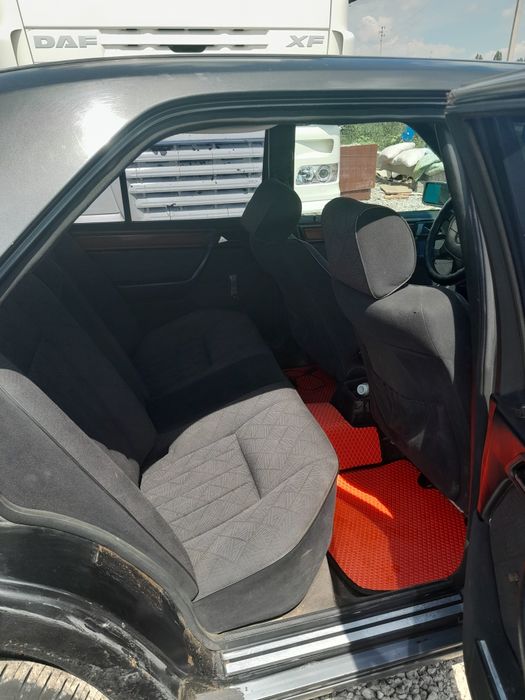 Машина мерс Е200 под ешка