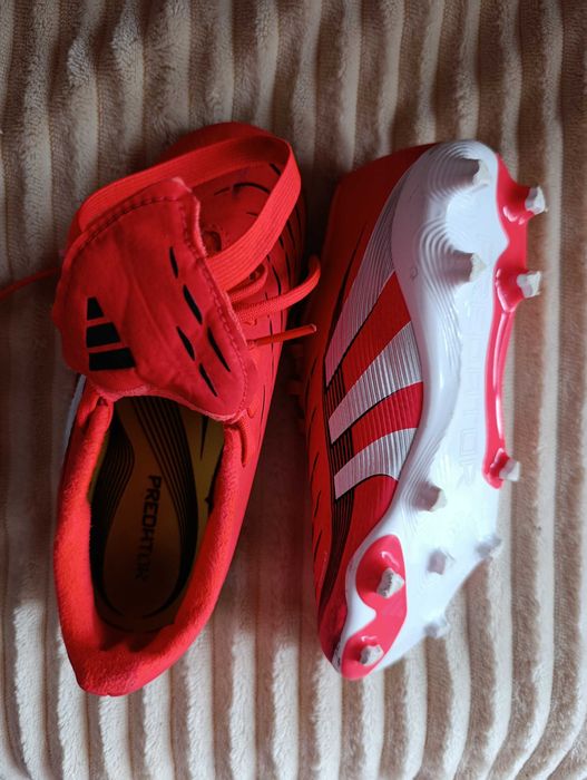 Футболни обувки. Adidas predator. 33 номер
