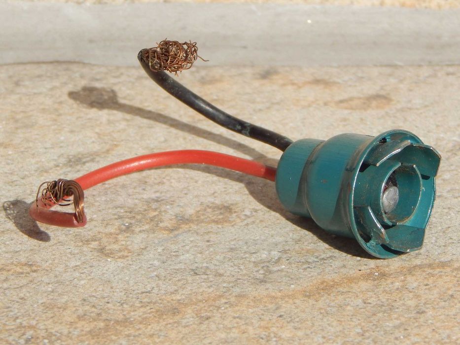 Soclu dulie pentru becuri mici 12 V 3-5 W fabricat URSS