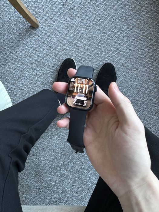 Apple Watch 7.  45 mm