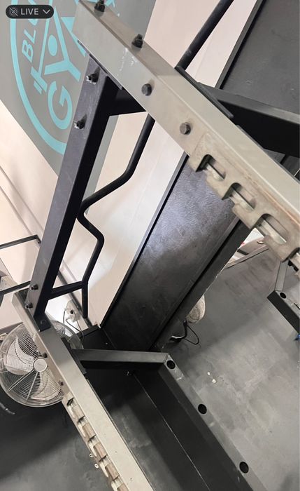 Diferite Aparate fitness, triceps, multifunctional si presa uneri
