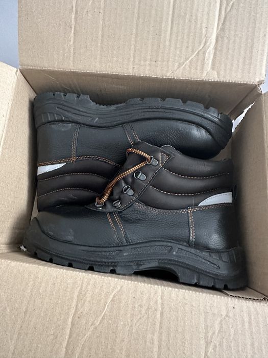 Продам спец. обувь