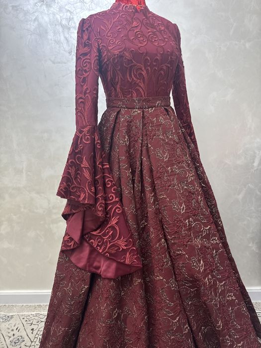 Женское вечернее платье