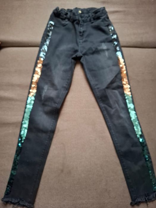 Продам джинсы на 9 лет