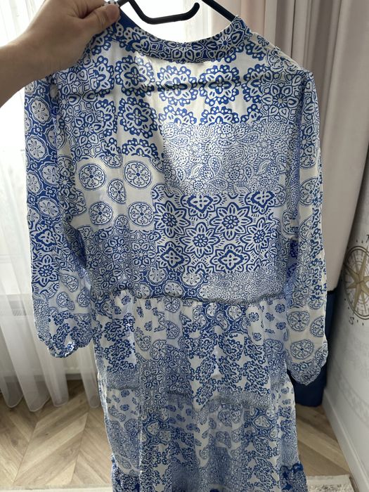 Платье от ZARA.