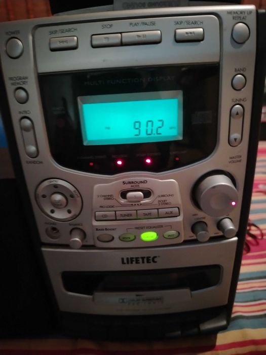 Уредба 3в1,диск,касета,радио, с колони уредба шарпни