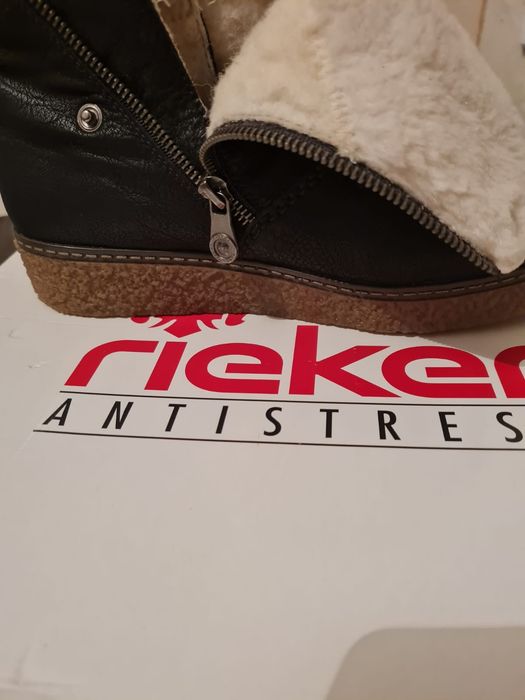 Продам кожаные зимние сапоги Rieker