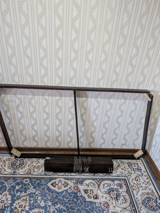 Стол с ножками и столешницой