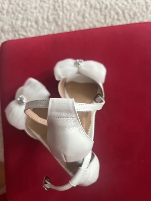 Sandale de piele albe de mireasa