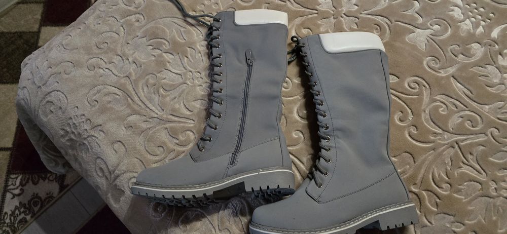 Нови ботуши от вътре  с вълна .