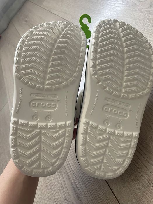 Crocs noi cu eticheta