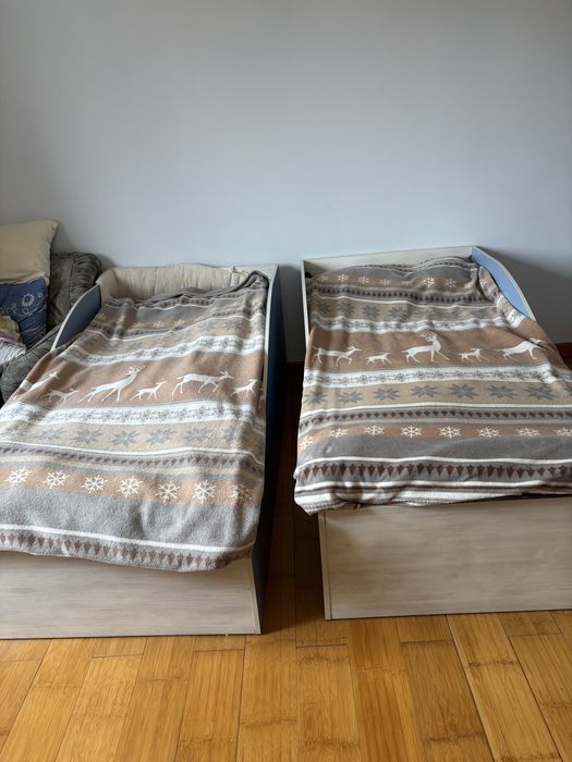 Две кровати+два шкафа+парта-стол+два матраса