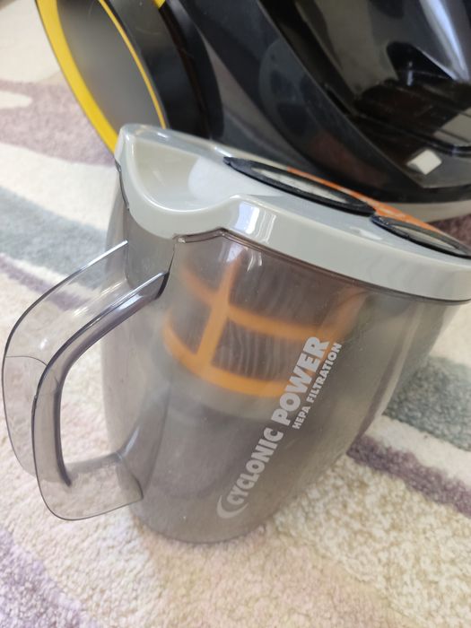 Продам очень недорого отличный пылесос!