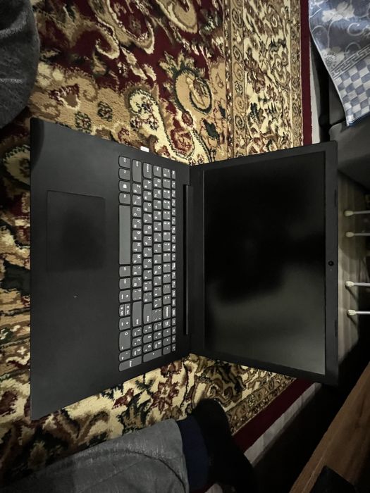 Ноутбук леново продаю