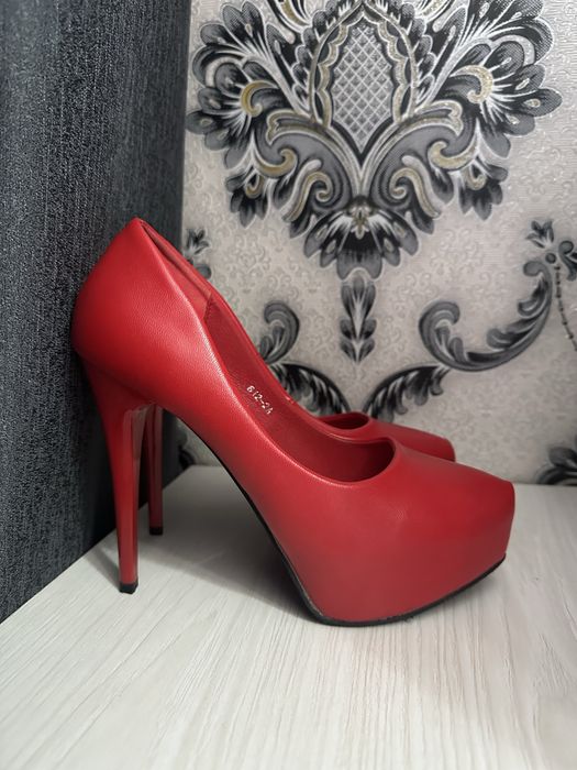 Qizil tufli 36 razmer holati zo’r