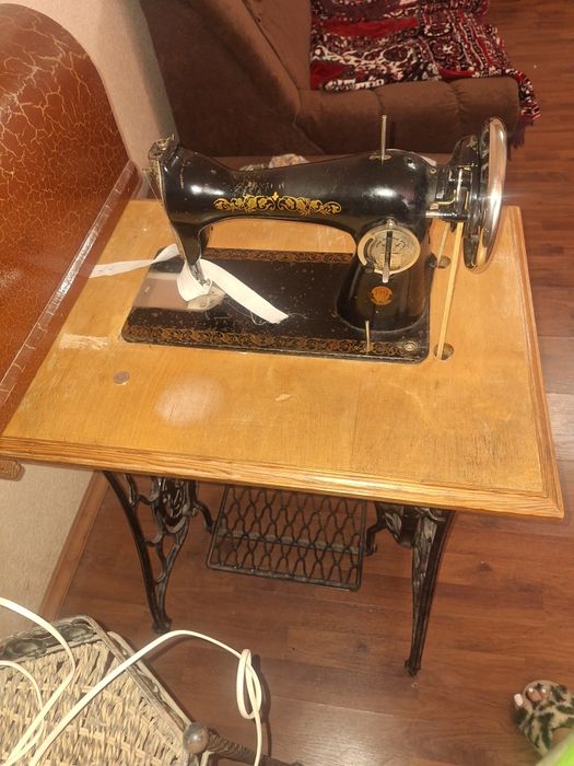 Продам швейную машинку в рабочем состояние
