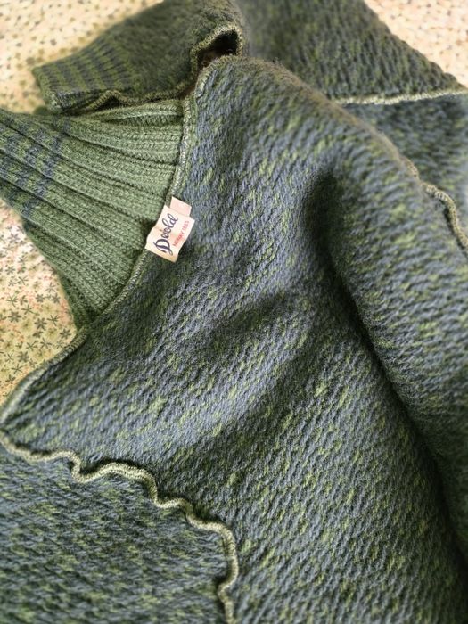 Вълнен пуловер DIVOLT