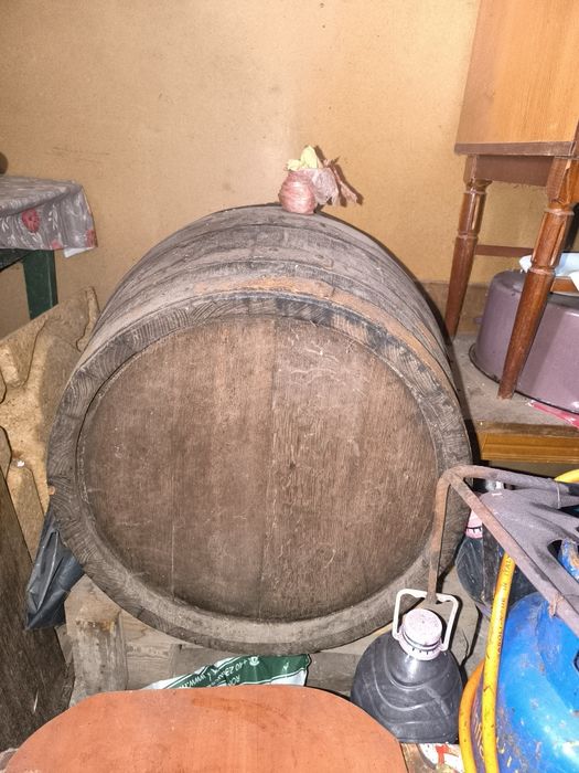 Vând butoi lemn 190l folosit