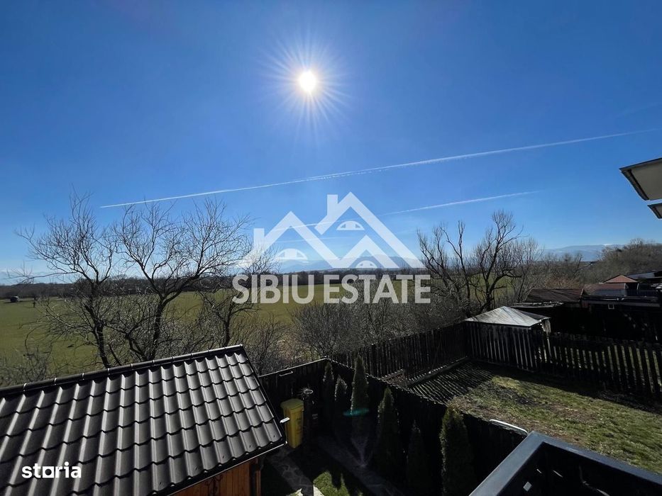 Casa cvadruplex de vanzare 4 camere, 2 locuri de parcare