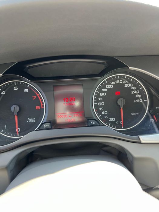 Audi A4.