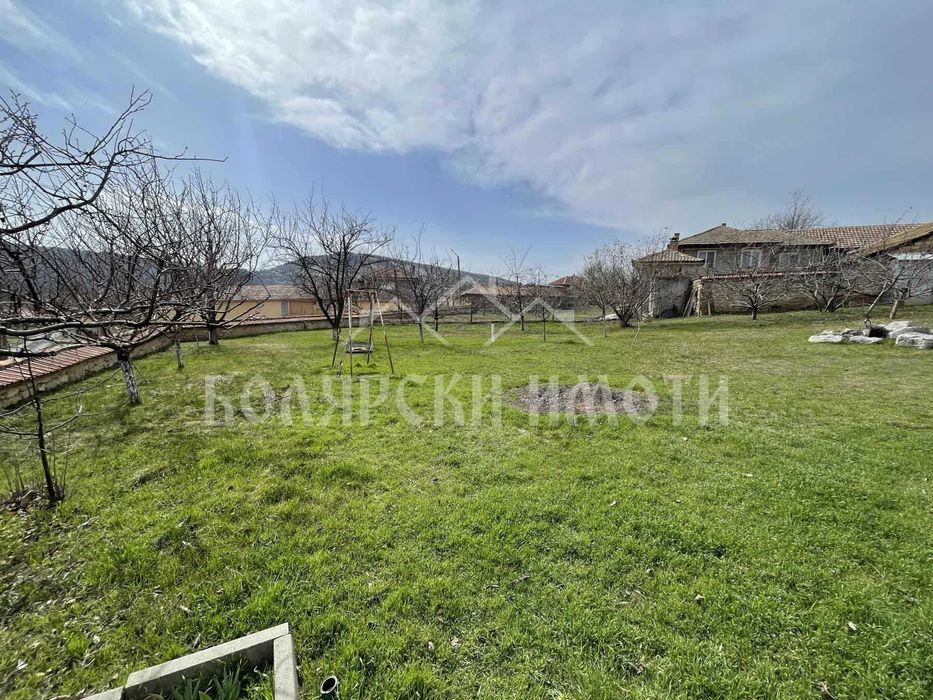 Южен панорамен парцел в с. Самоводене