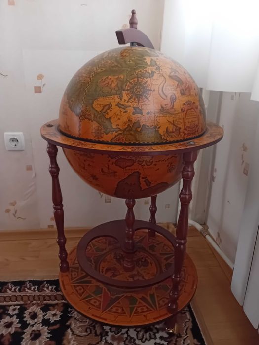 Глобус бар!!! Много добро състояние!!!