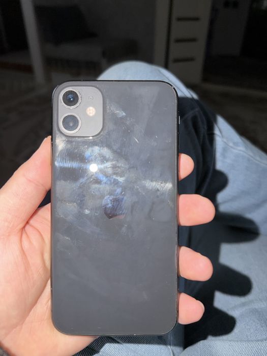 Продам Айфон 11.