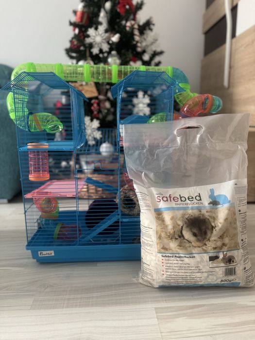 Vând cușcă hamster cu accesorii + un sac de așternut sigilat