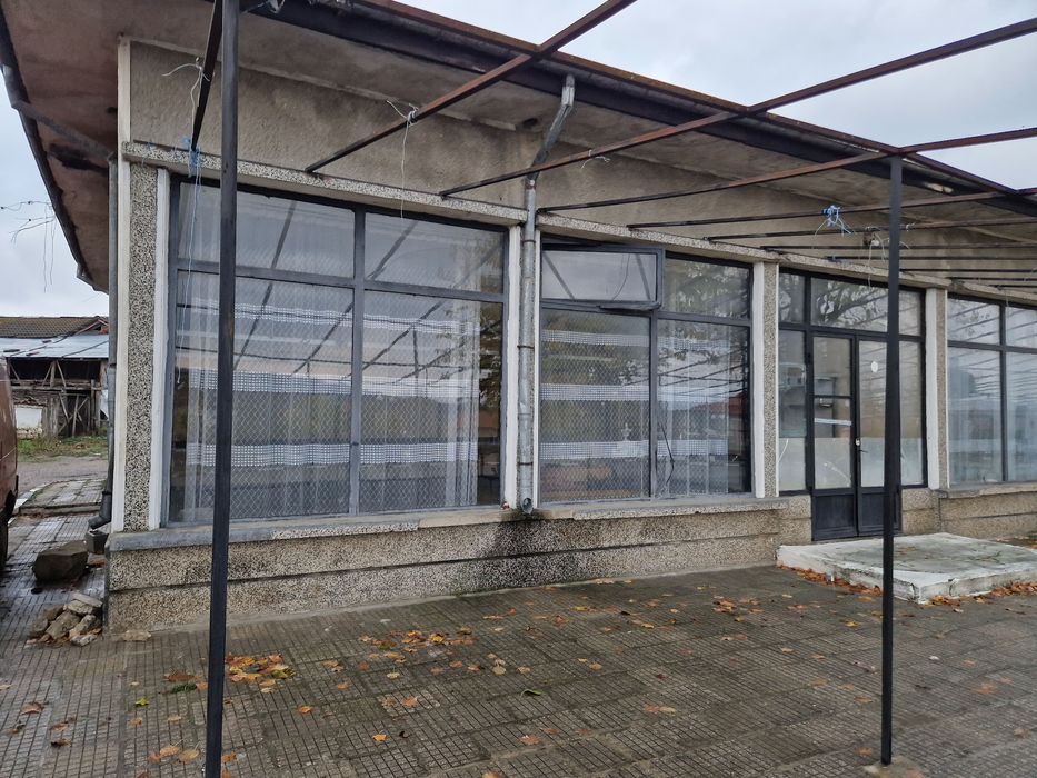 Продава се къща в центъра с уникална гледка към фонтан и природа!